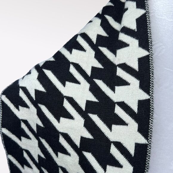 Reversible Knit Scarf Black White Bold Pattern Wool Blend Look - Picture 3 of 6